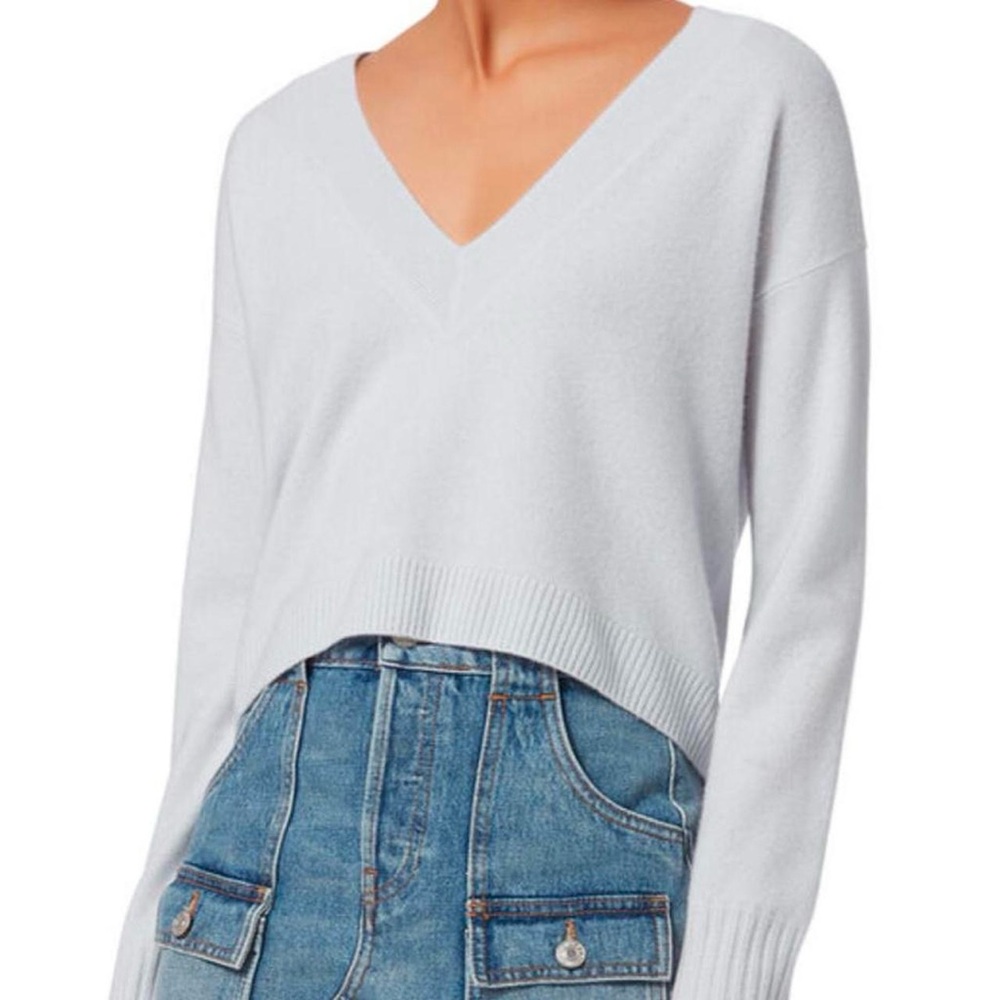 Women's V-Neck Sweater - Light Gray
